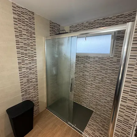 בית אירוח Avec Piscine 400m Circuit 24h *