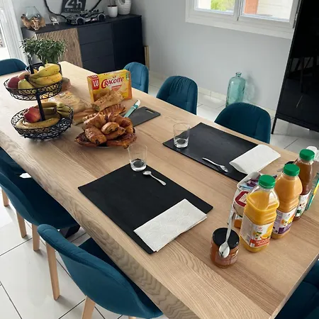 Δωμάτια σε οικογενειακή κατοικία Avec Piscine 400m Circuit 24h