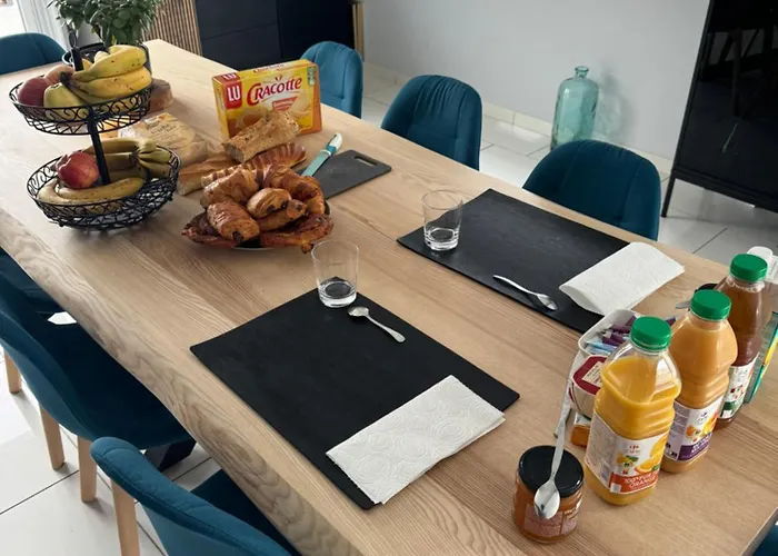 Δωμάτια σε οικογενειακή κατοικία Avec Piscine 400m Circuit 24h